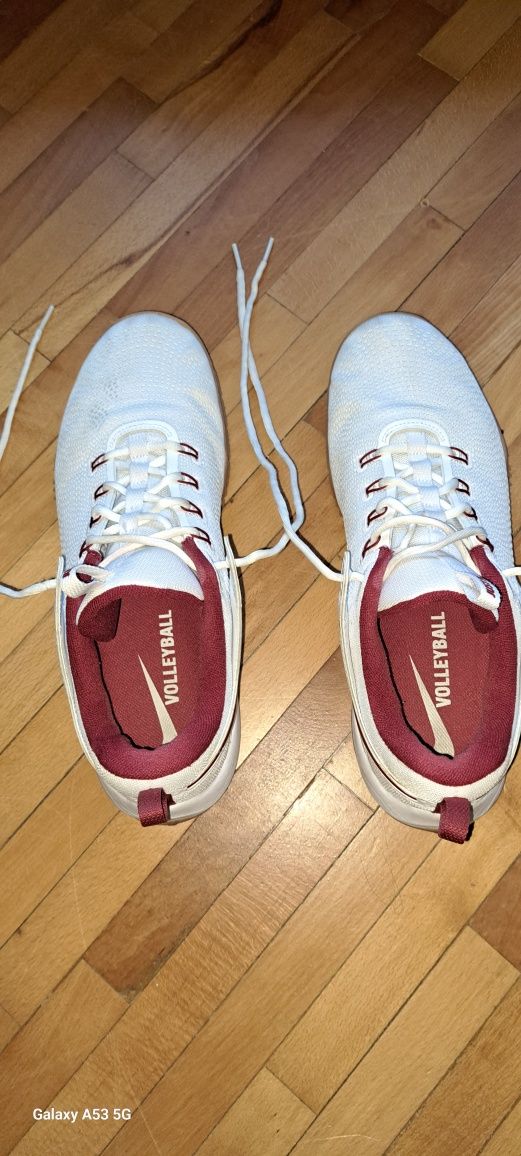 Маратонки за волейбол NIKE
