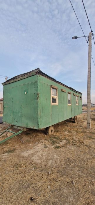 Вагончик на колесах / бытовка / домик для строителей
