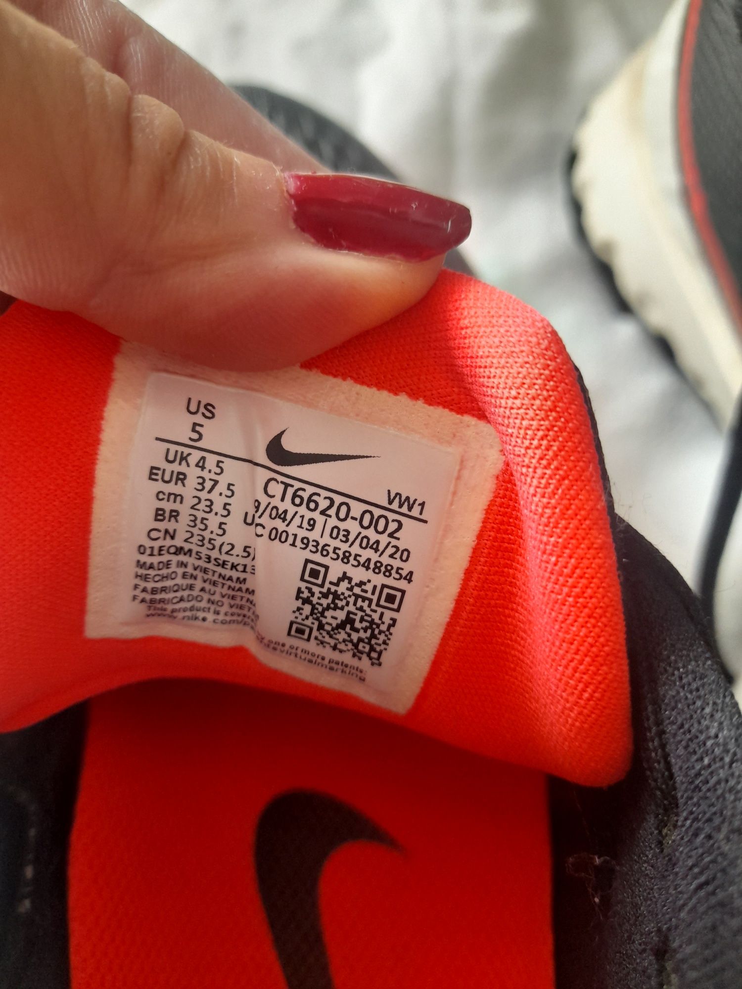 Маратонки Nike 37.5