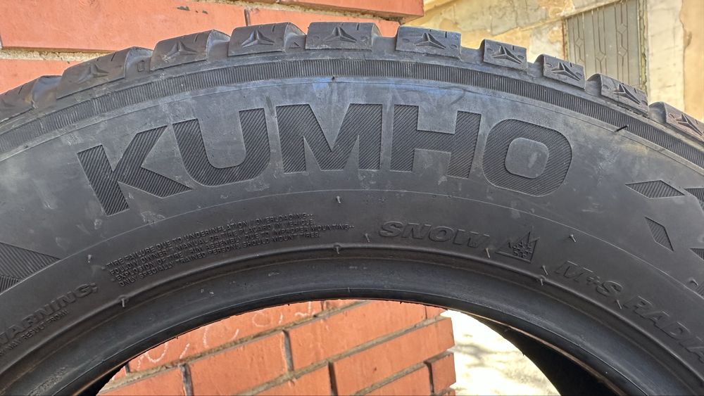 Продавам 2бр. Зимни гуми 185/65/15 Kumho