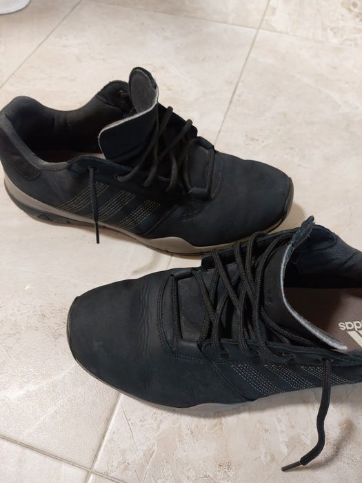 Продавам мъжки спортни обувки adidas