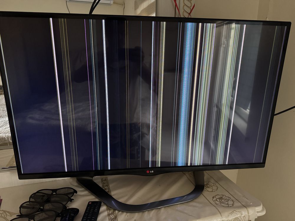 Televizor LG 42 smart model lg43la660v