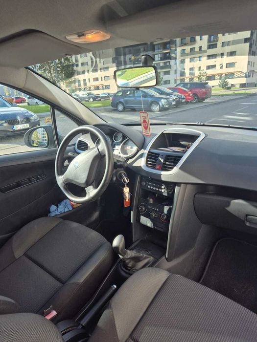 Proprietar vând Peugeot 207 1.4 HDI.