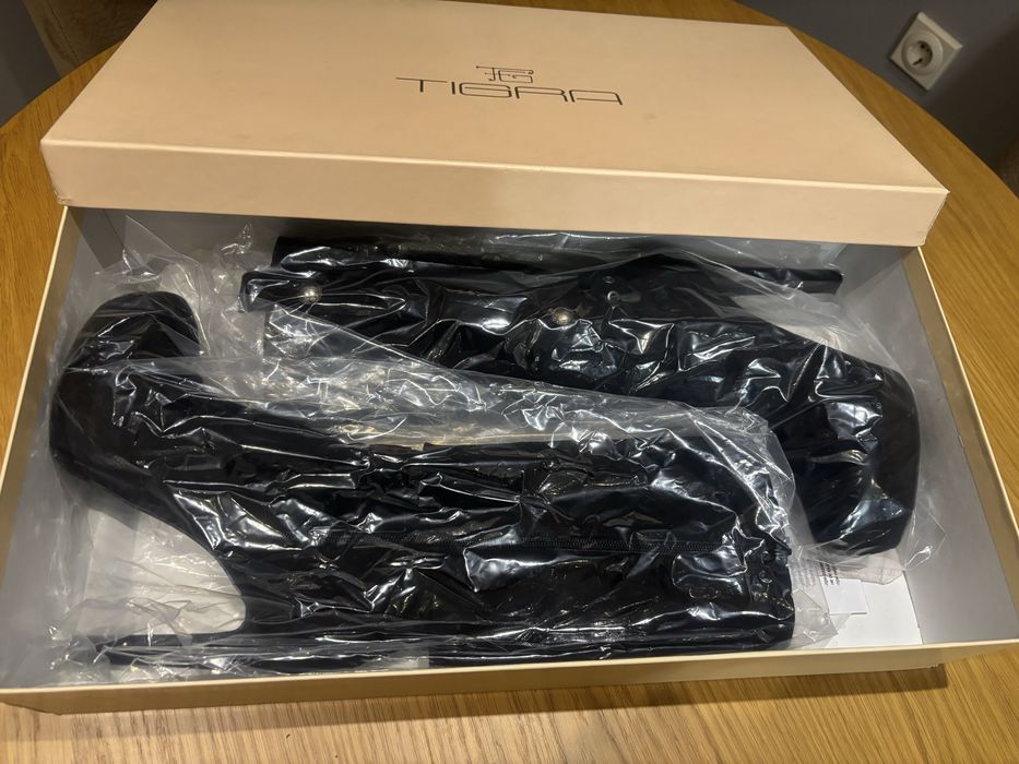 Велурени боти на платформа