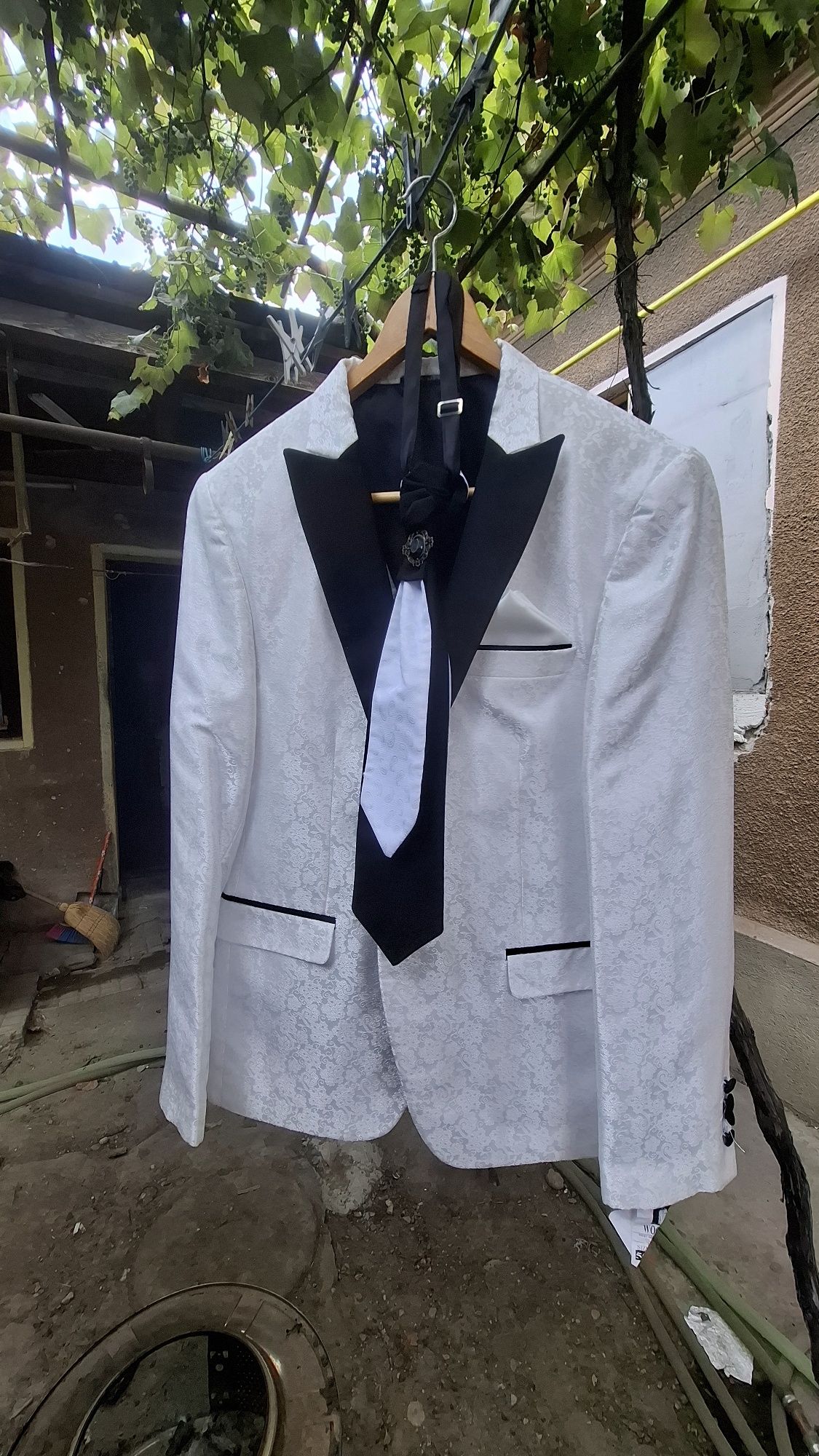 Costum de bărbați cu vesta,pantlon și lavaliera !!!