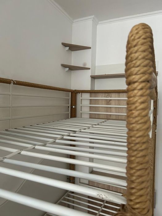 Vând pat supraetajat