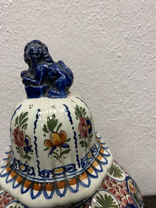 Голямахоландска ваза с капак на Delft