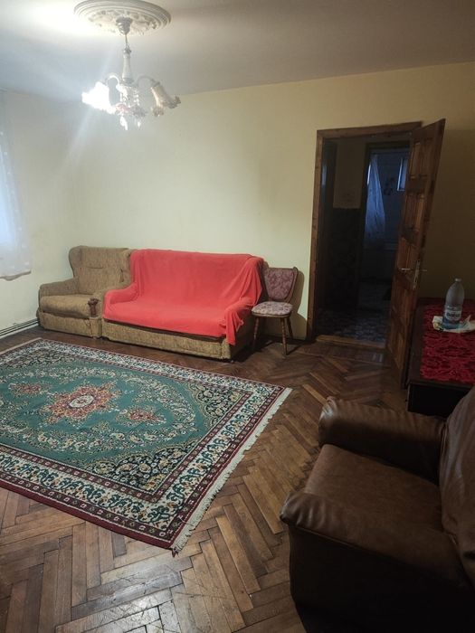 Închiriez apartament 2 camere semidecomandat, micro 11 lângă gradiniță