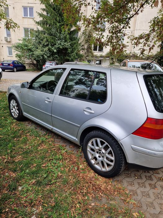 Vând golf4 2004 1,6 16 valve