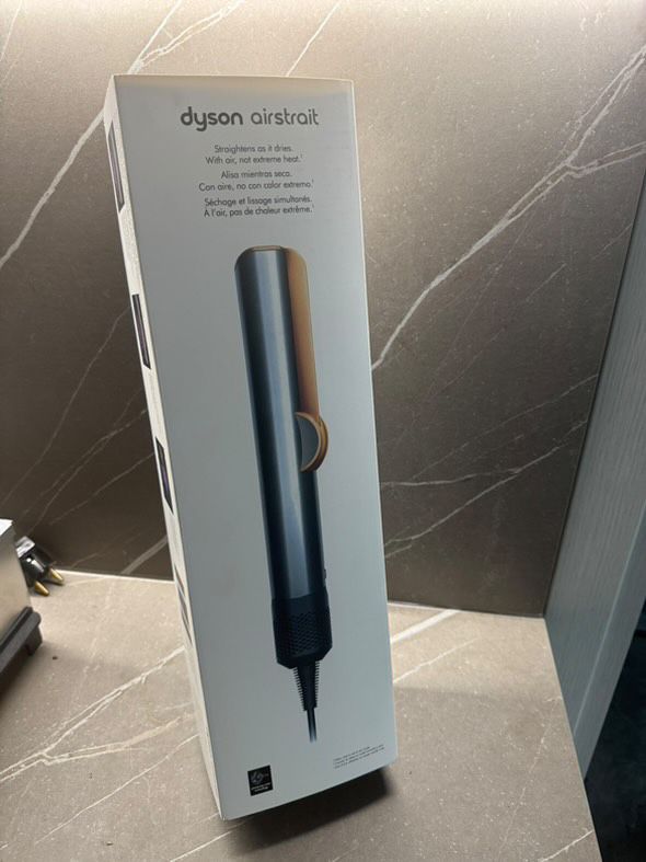 Dyson Airstrait – чисто нов, неразопакован