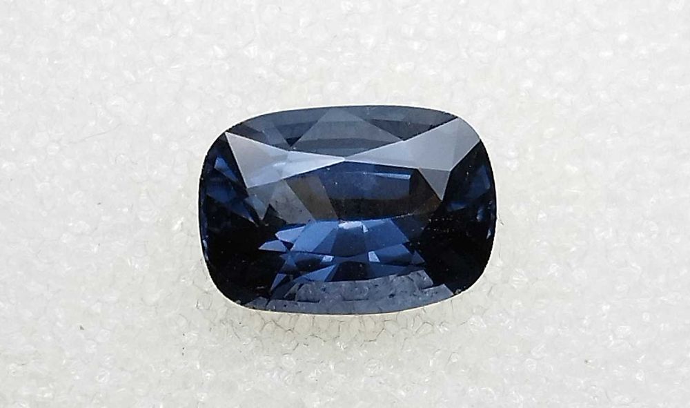 Рядък цвят шпинел 2.20кт! GIA сертификат! НОВ!