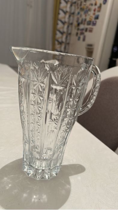 Вазы хрустальные,  графины и салатницы