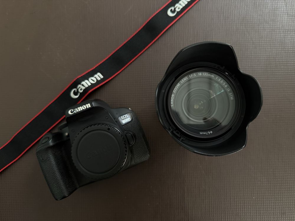 Canon eos 800d sotiladi 18-135 obyektivi bilan