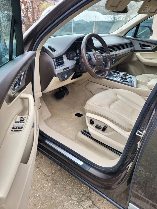 Audi Q7 , piele bej, plafon panoramic