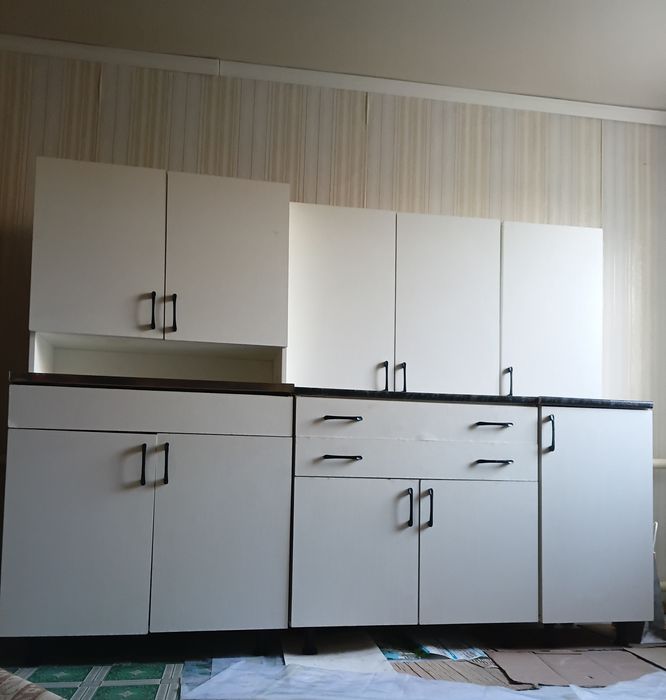 Продам кухонный гарнитур хорошем состоянии  цена договорная.