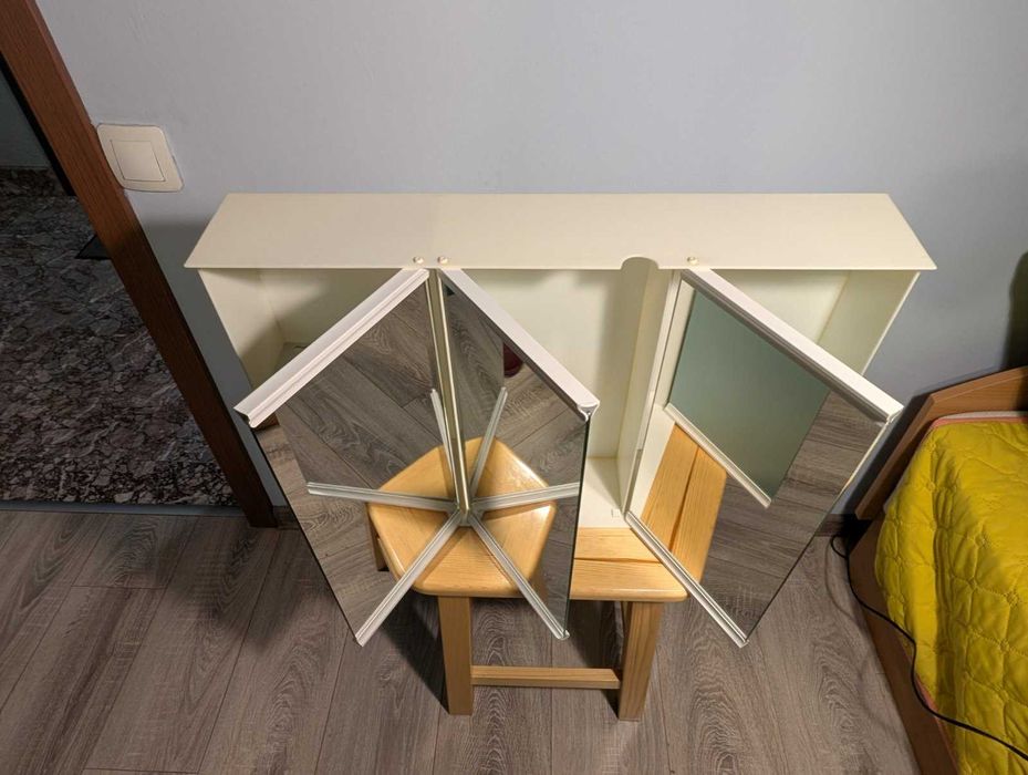 Трикрилен огледален шкаф за баня