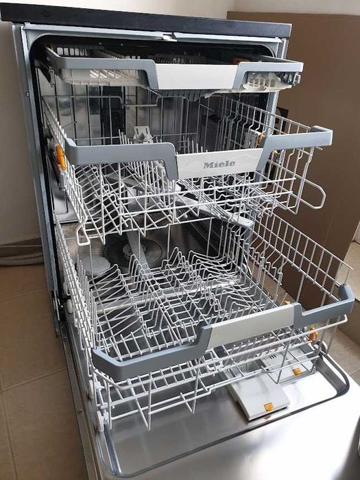 XXL Съдомиялна Miele - Auto Open - 14 Комплекта - Частично Вграждане