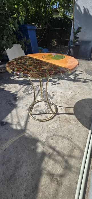 Vând Măsuță rășină- 60 cm diametru