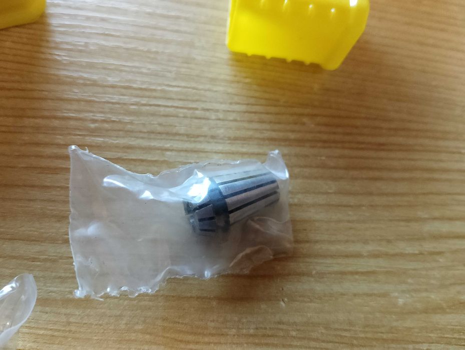 Mandrina CNC ER11 pentru ax 8mm cu 7 pensete 1-7mm