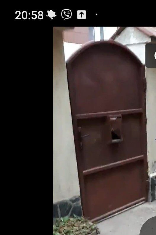 Дворна метална врата