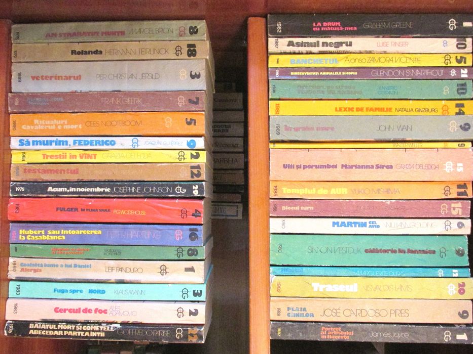 Lot 66 Carti Colectia GLOBUS, ani publ. 1976-1990, Editura Univers NOI