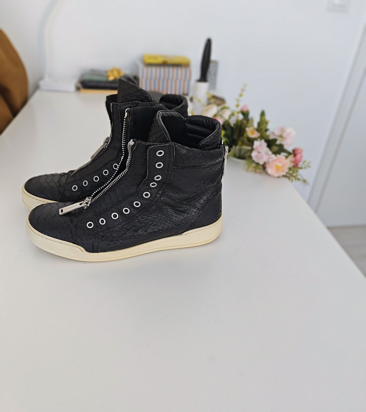 Vând sneakers Dsquared2 42