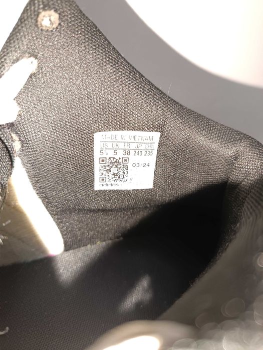 Încălțăminte adidas