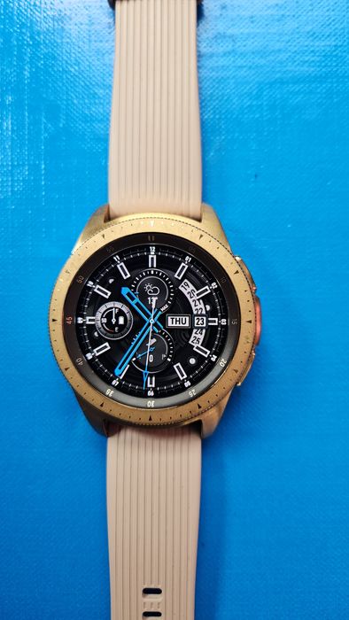 Продавам смарт часовник Samsung Galaxy Watch 42mm Rose Gold SM-R810