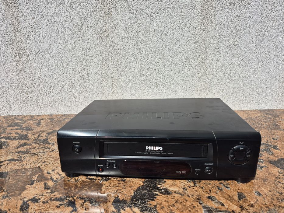 Vand video marca Philips model VR-401,made in Hungary 

- video casett