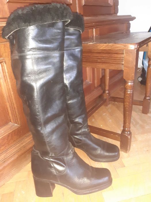 Cizme piele fina inalte peste genunchi captusite blana noi. Nr 40.