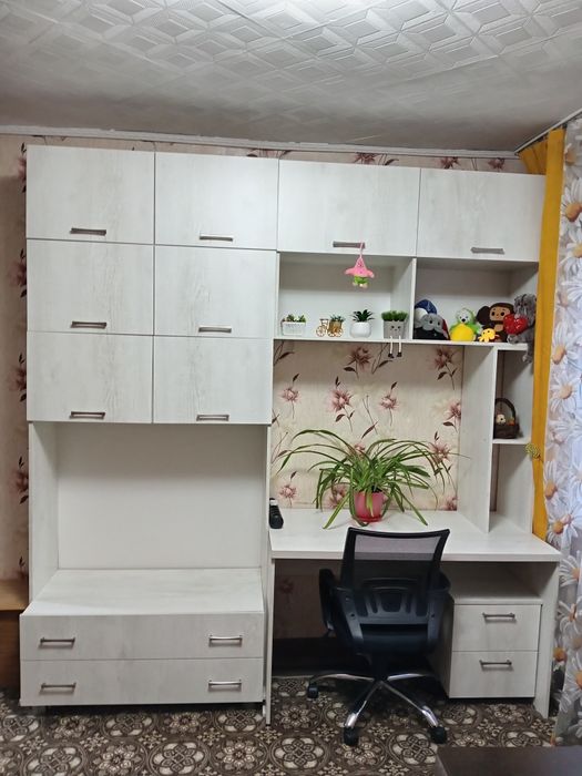 Продам стенку размеры 2.45х2.3.