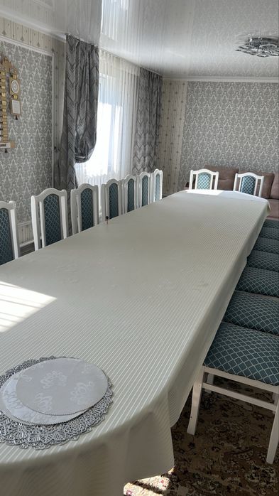 Стол со стульями