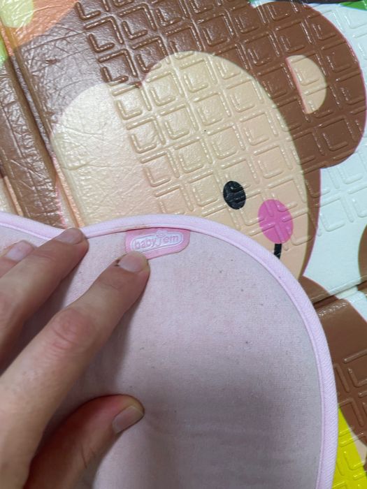 Ергономична бебешка възглавница