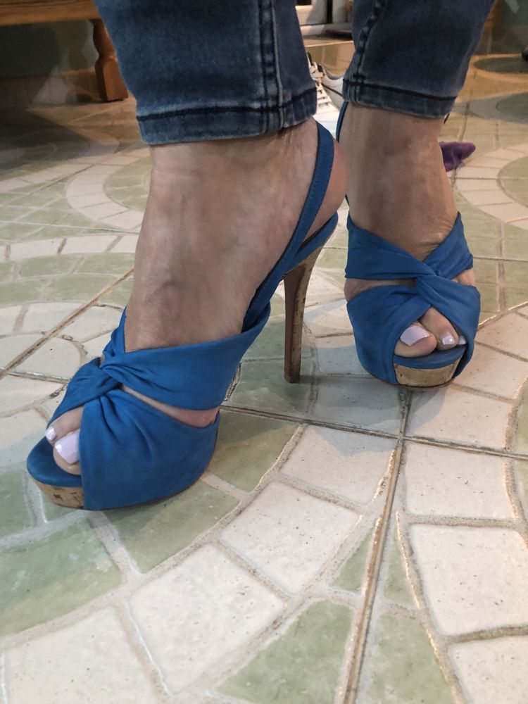 Sandale albastre cu toc inalt