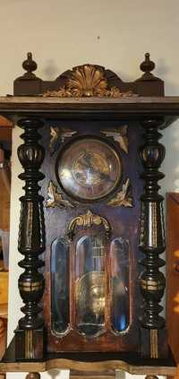 Стенен часовник с месингови махало и месингов циферблат с красиви  орн