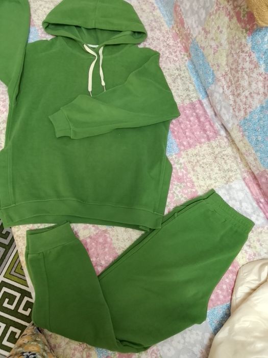 Продам спортивный костюм