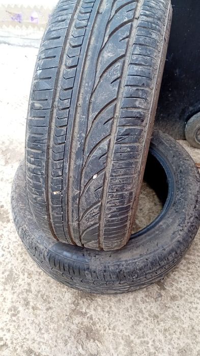 Vand 2 anvelope de vara 150/lei/buc  si 2 de iarna 50/lei/buc