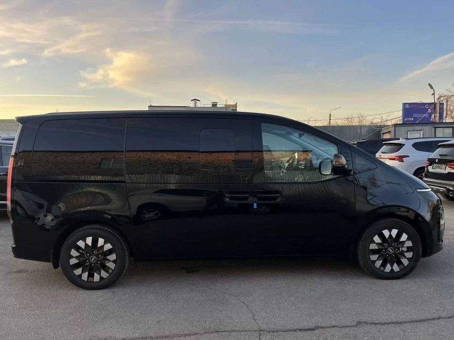 Hyundai Staria: Ваше путешествие по Узбекистану Качество Безопасность