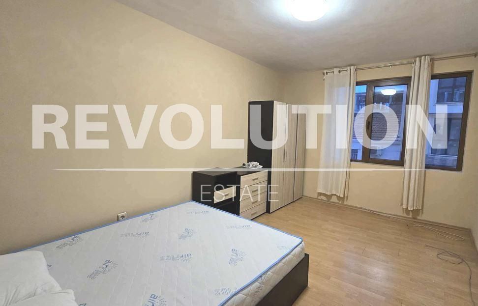 Двустаен апартамент в района на Колхозен пазар!