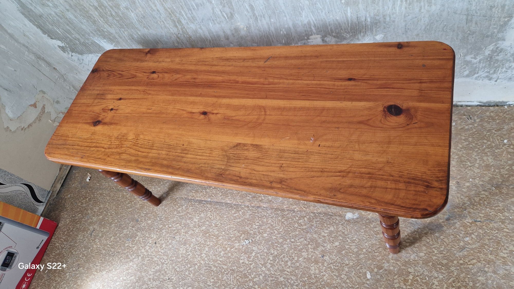 Дървена поръчкова холна маса