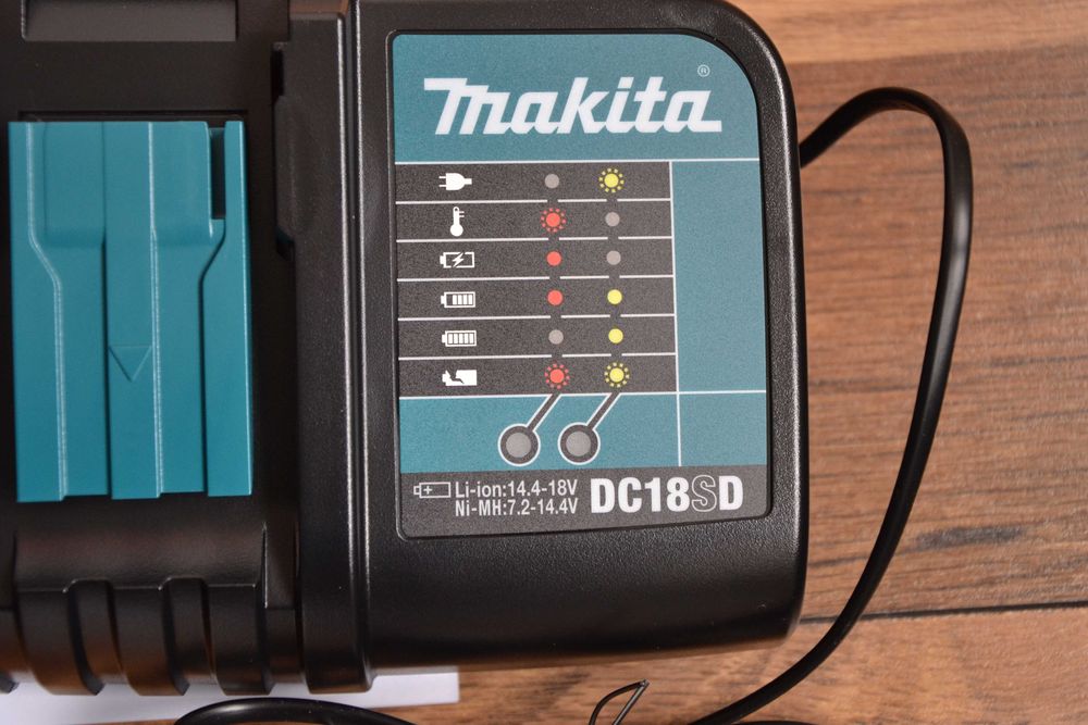 Ново оригинално зарядно Makita 18V