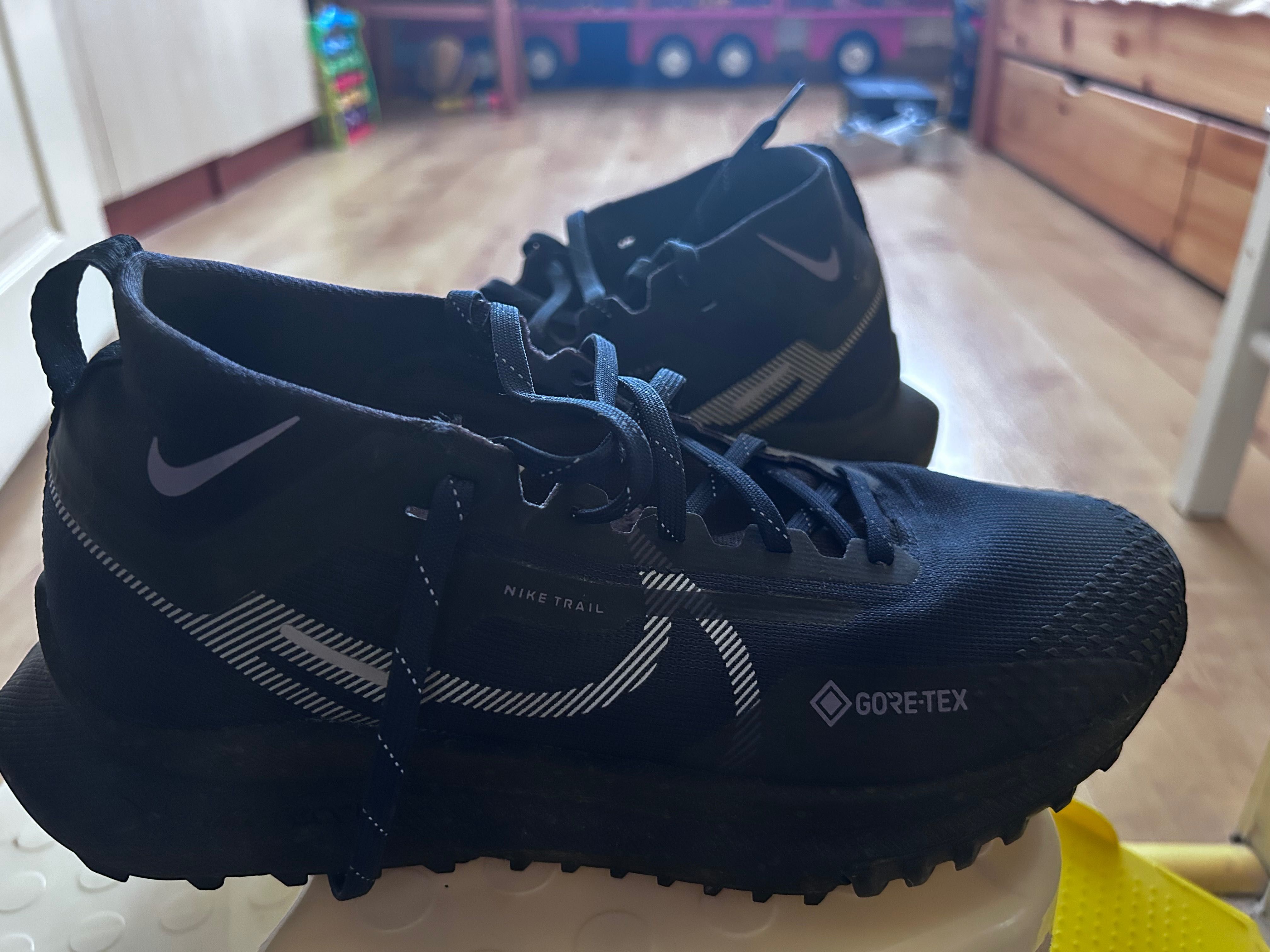 Дамски маратонки Nike goretex