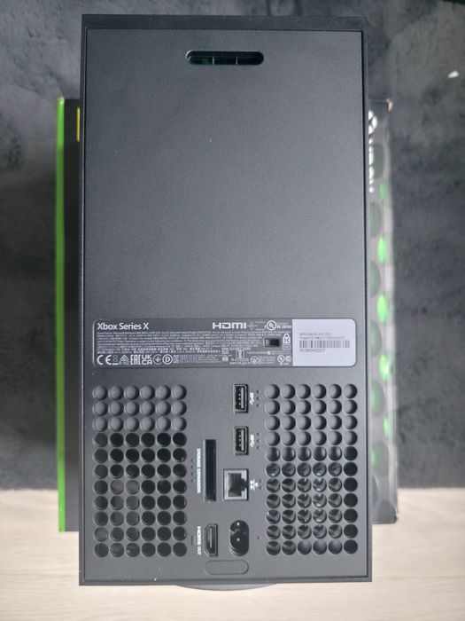 Se vinde Xbox series X + Căști Xbox wireless