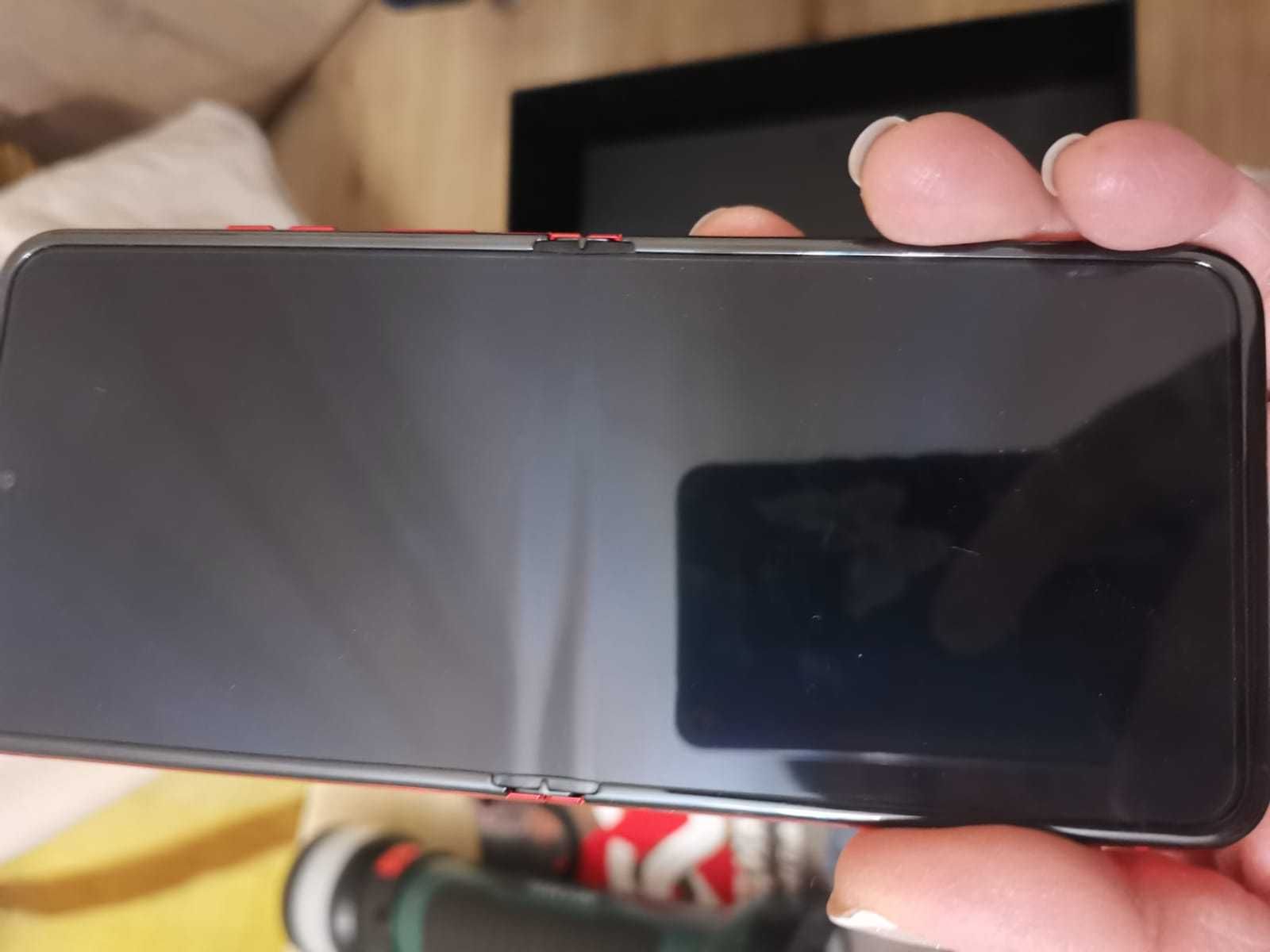 Motorola RAZR 40, Ultra