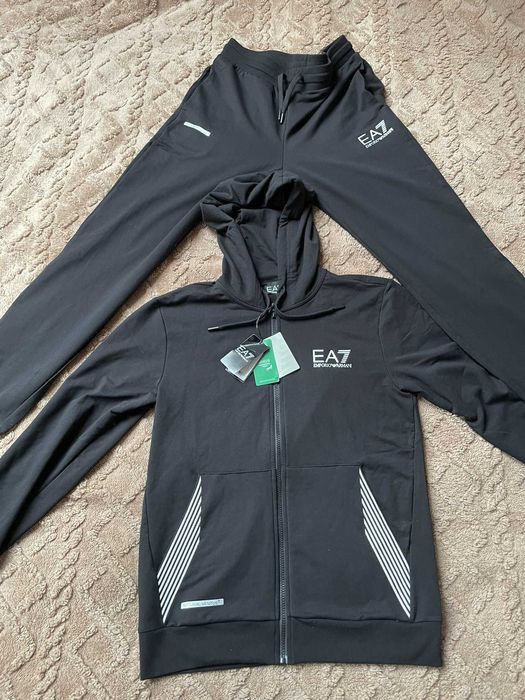 vand trening emporio armani ea7 marime M, nou cu eticheta