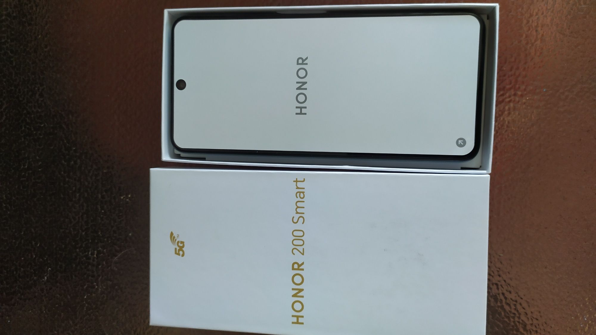 Продавам HONOR 200 Smart.