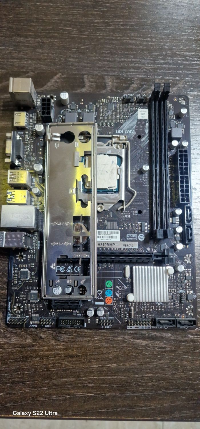 Сотилади H310 i3 8100
