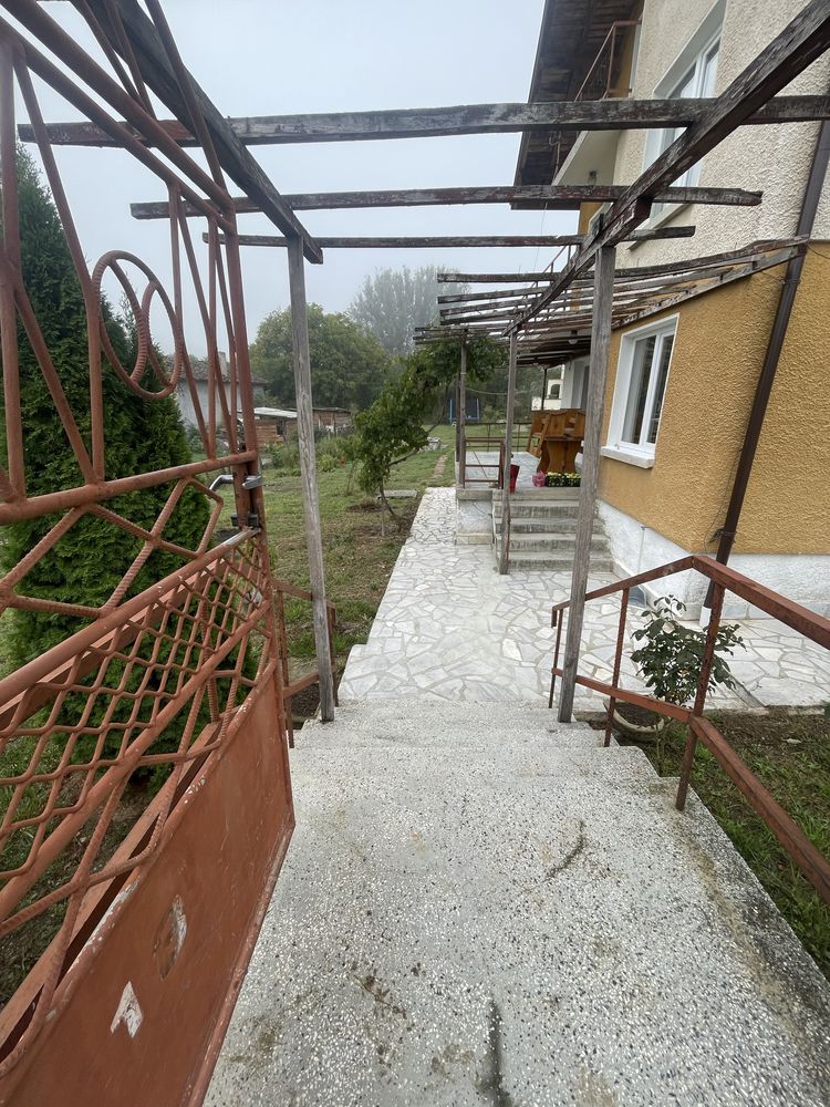 Къща на село под наем (40км от София)