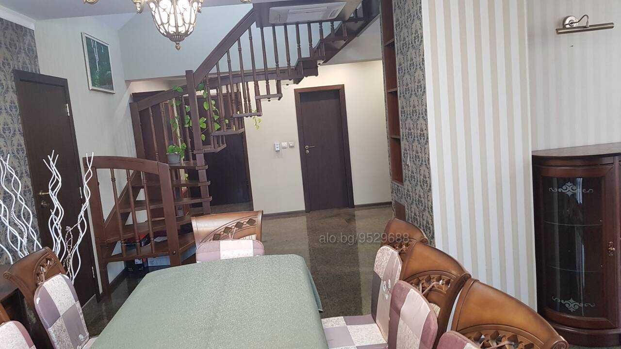 Дава се под наем Четиристаен апартамент в Стара Загора, Център - 250 кв.м за 663 € - Снимка #1