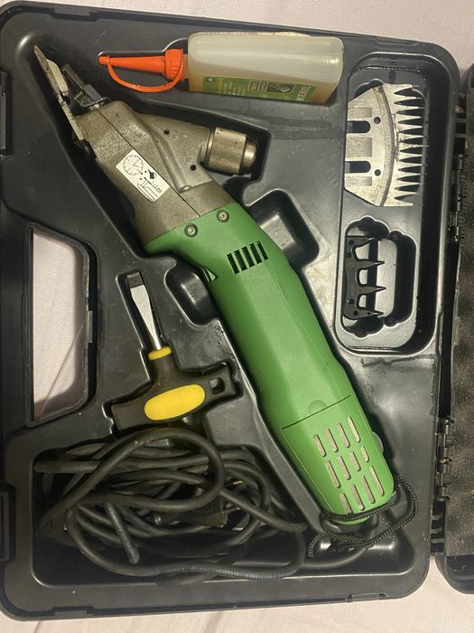 Vand masina de tuns oi profesională, in stare buna de functionare